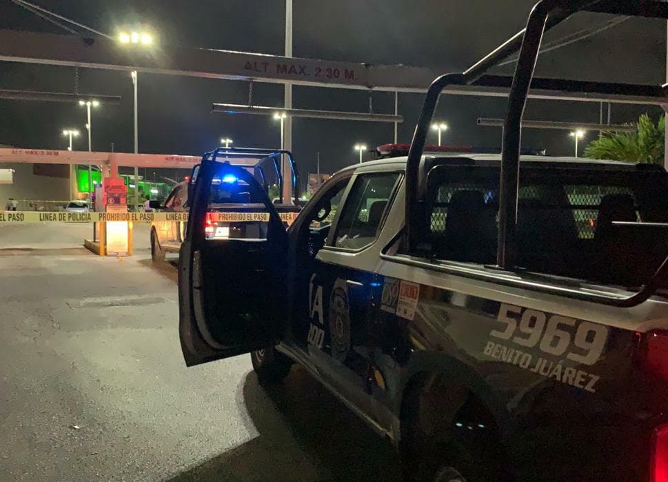 Asesinan a sujeto que salía de estacionamiento en Cancún frente a su esposa embarazada