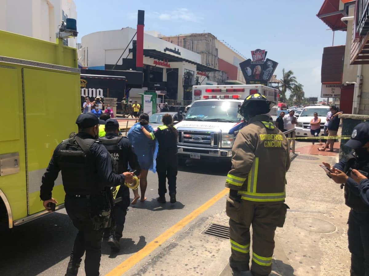 Mujer sufre quemaduras por flamazo en restaurante de la zona hotelera