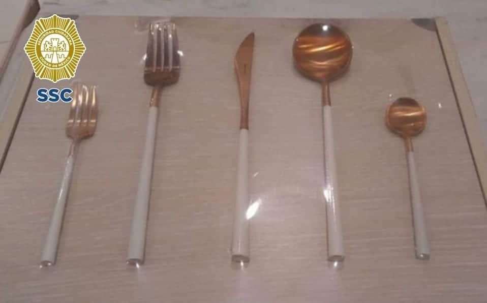 Detienen a señora de 64 años por robarse cubiertos de 20 mil pesos de una tienda por departamento