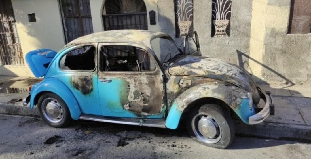 Acusan a mecánicos de incendiar automóvil cuyo dueño no pagó la reparación