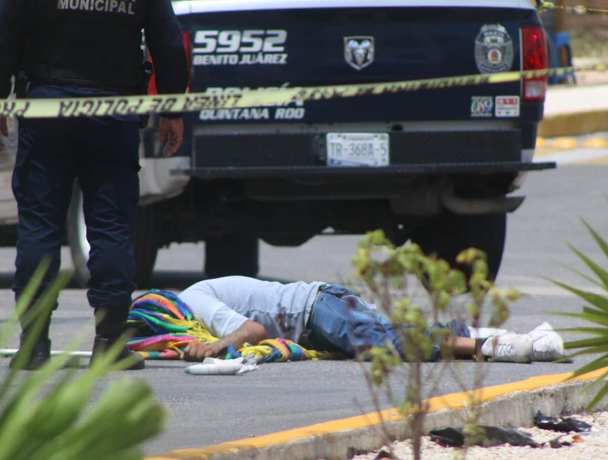 Hombre ejecutado por un par de pistoleros en Cancún