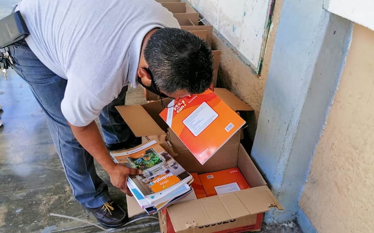 La Coparmex propone que los libros sean diseñados por expertos y se garantice neutralidad