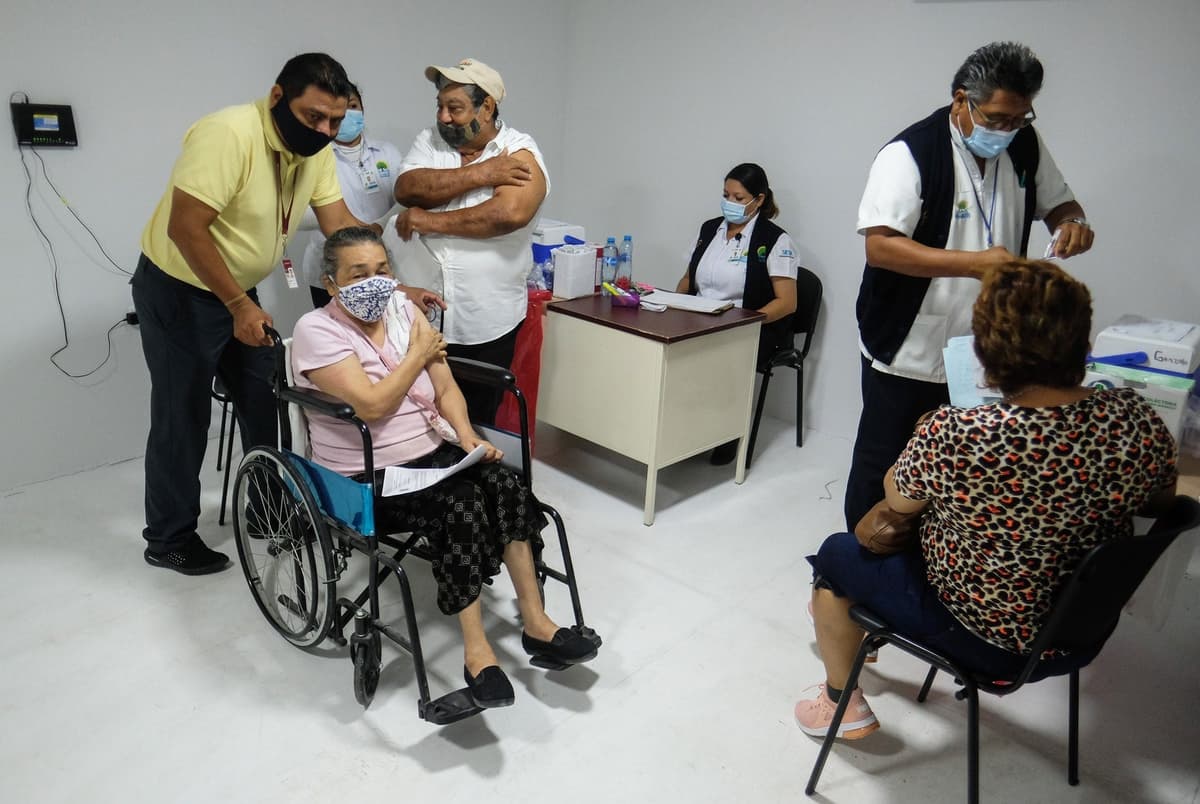 Continúa con éxito la vacunación contra Covid-19 en Cancún