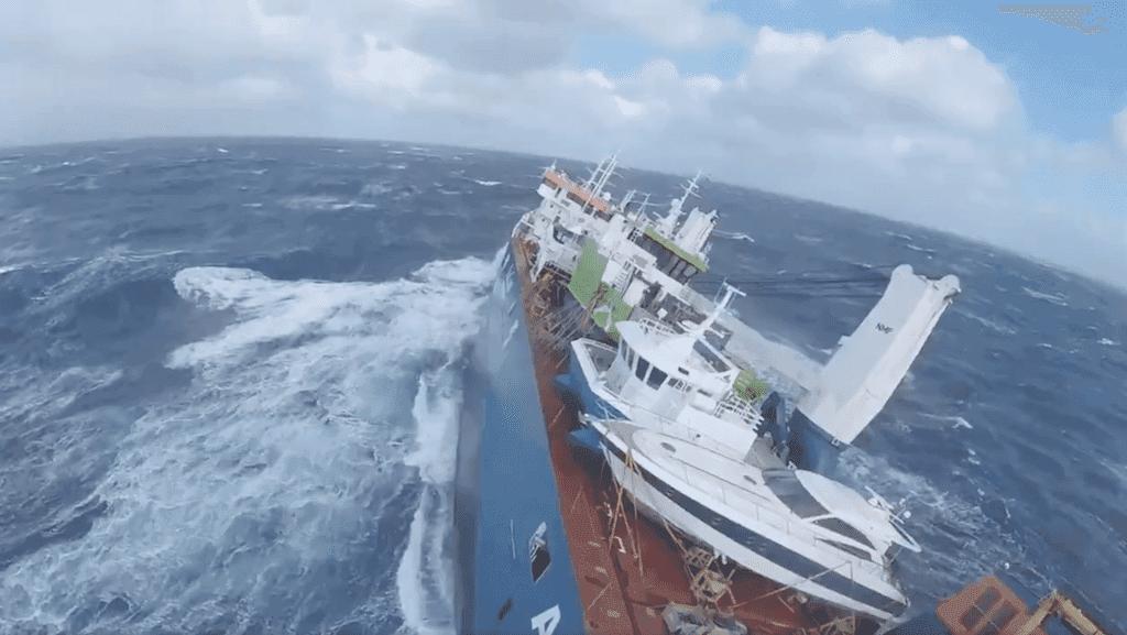 A punto de hundirse buque con 350 toneladas de crudo y diésel en las costas de Noruega