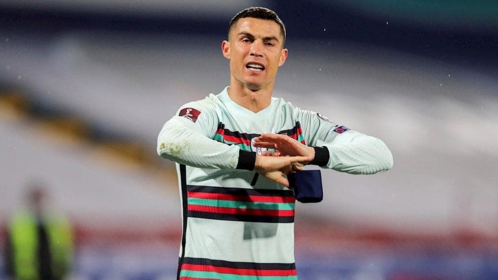 Brazalete de Cristiano Ronaldo recaudó 75 mil dólares para operar a bebé serbio