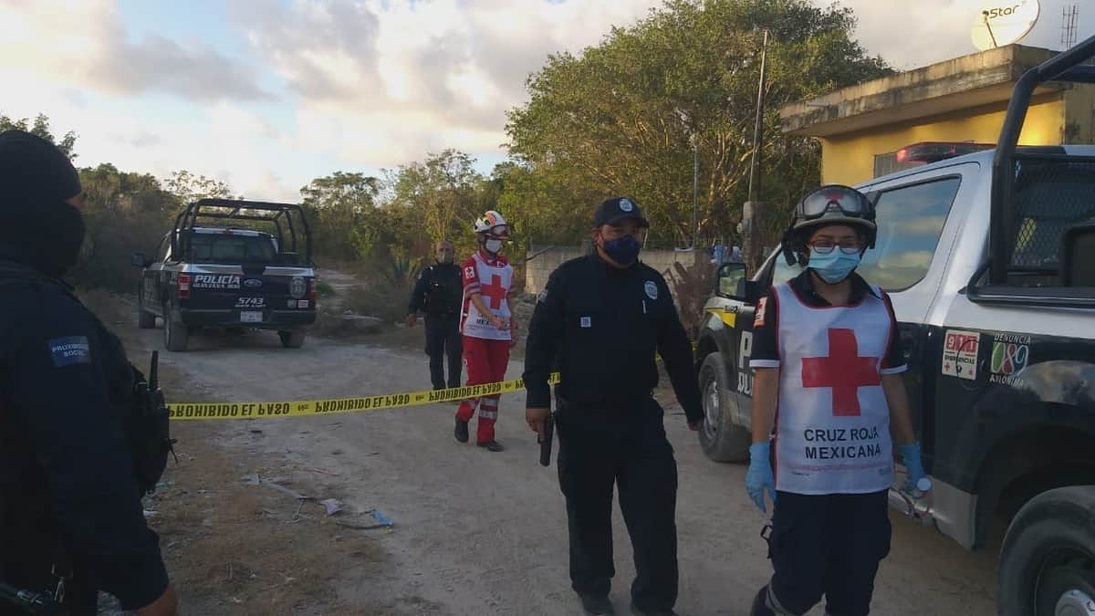 Ejecutan a balazos a un hombre en camino de terracería de colonia de Cancún