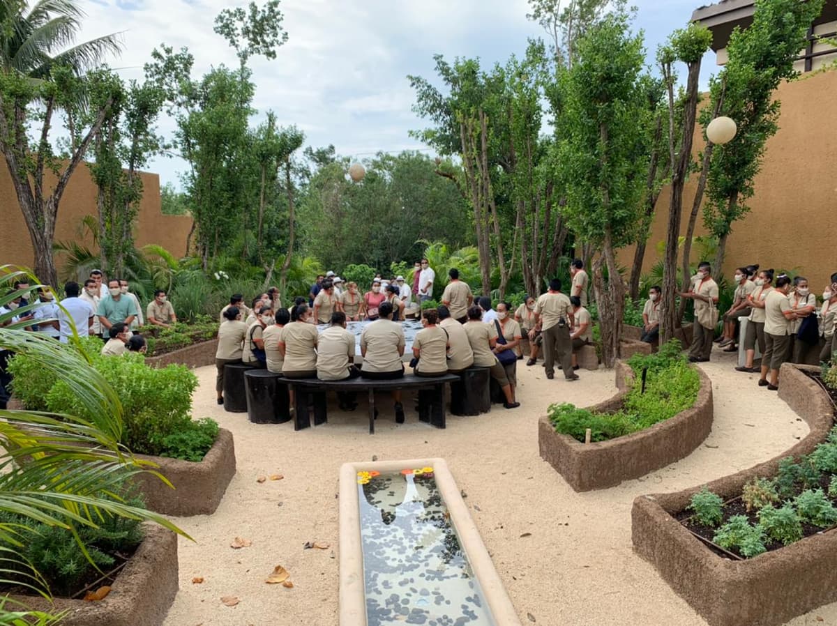 Protestan trabajadores contra directivos del Hotel Banyan Tree por maltrato laboral