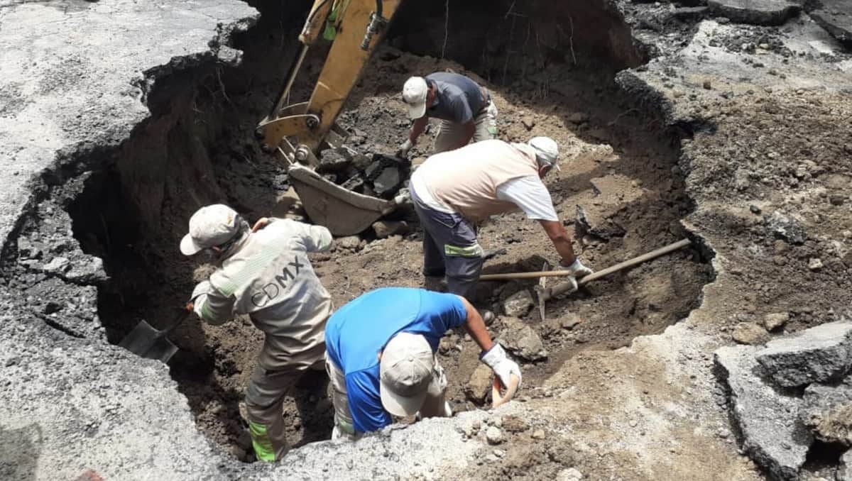 ¡Otro más! Se abre socavón en Coyoacán, afecta al menos a 15 viviendas