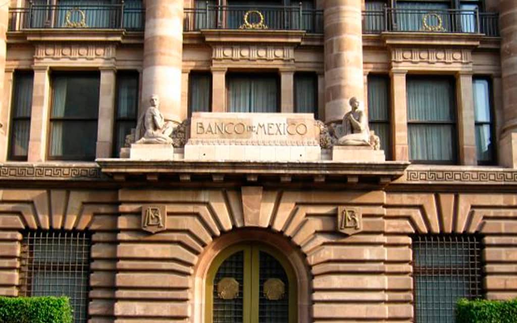 Banxico responde a Salinas Pliego por uso del bitcoin: 'no es moneda de curso legal'