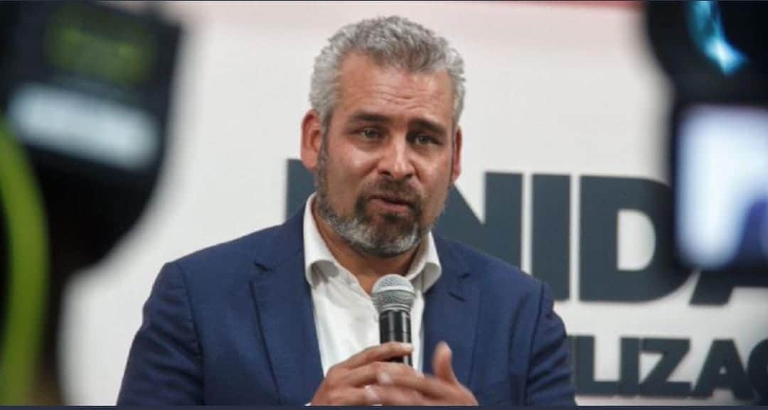 Tras reunirse con AMLO, da positivo a Covid-19 gobernador electo de Michoacán