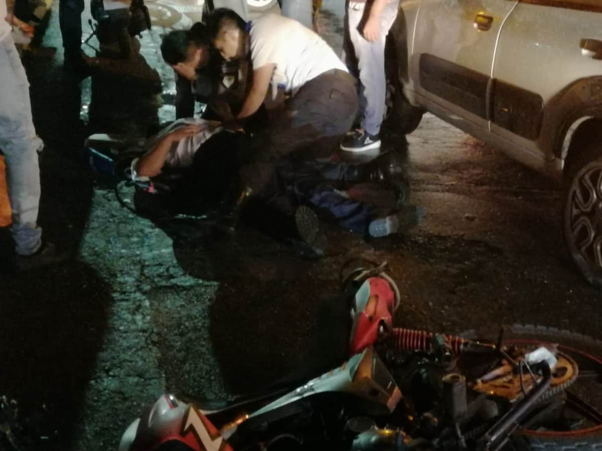 Conductor ebrio atropella a dos motociclistas en Playa del Carmen