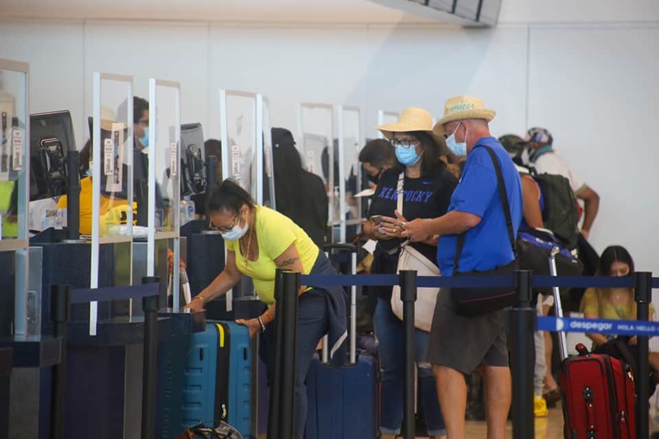 Domingo con 453 vuelos programados en aeropuerto de Cancún