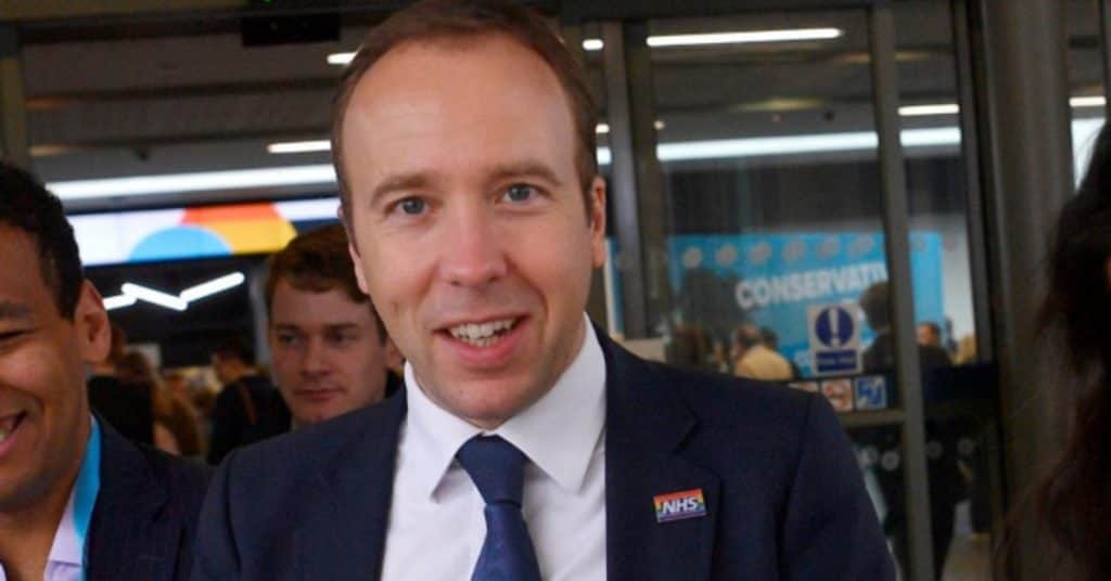 Ministro de Salud de Reino Unido renuncia por incumplir con medidas contra la pandemia