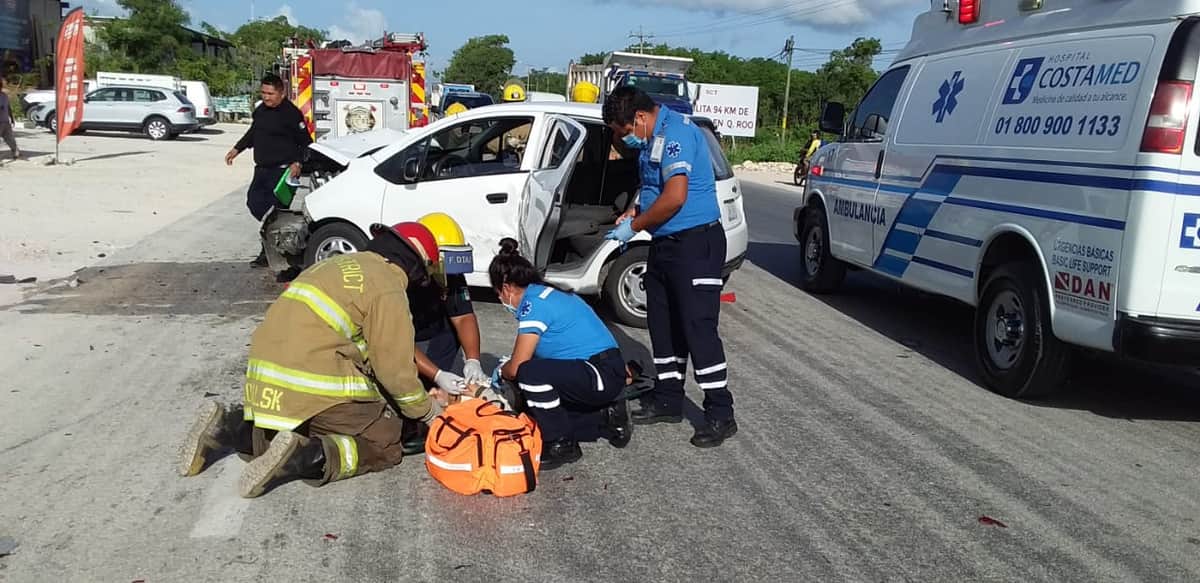 Encontronazo vehícular deja lesionadas a una menor y una mujer en Tulum