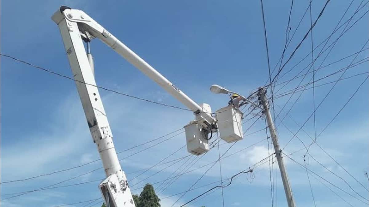 Amanece Playa del Carmen sin luz en varias colonias por la CFE