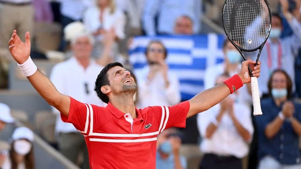Tribunal ordena liberar inmediatamente a Novak Djokovic, jugará el Abierto de Australia