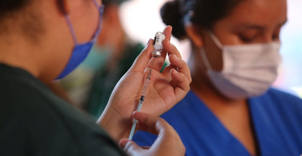 Habilitan registro de vacunación contra Covid-19 para mayores de 30 años en todo el país
