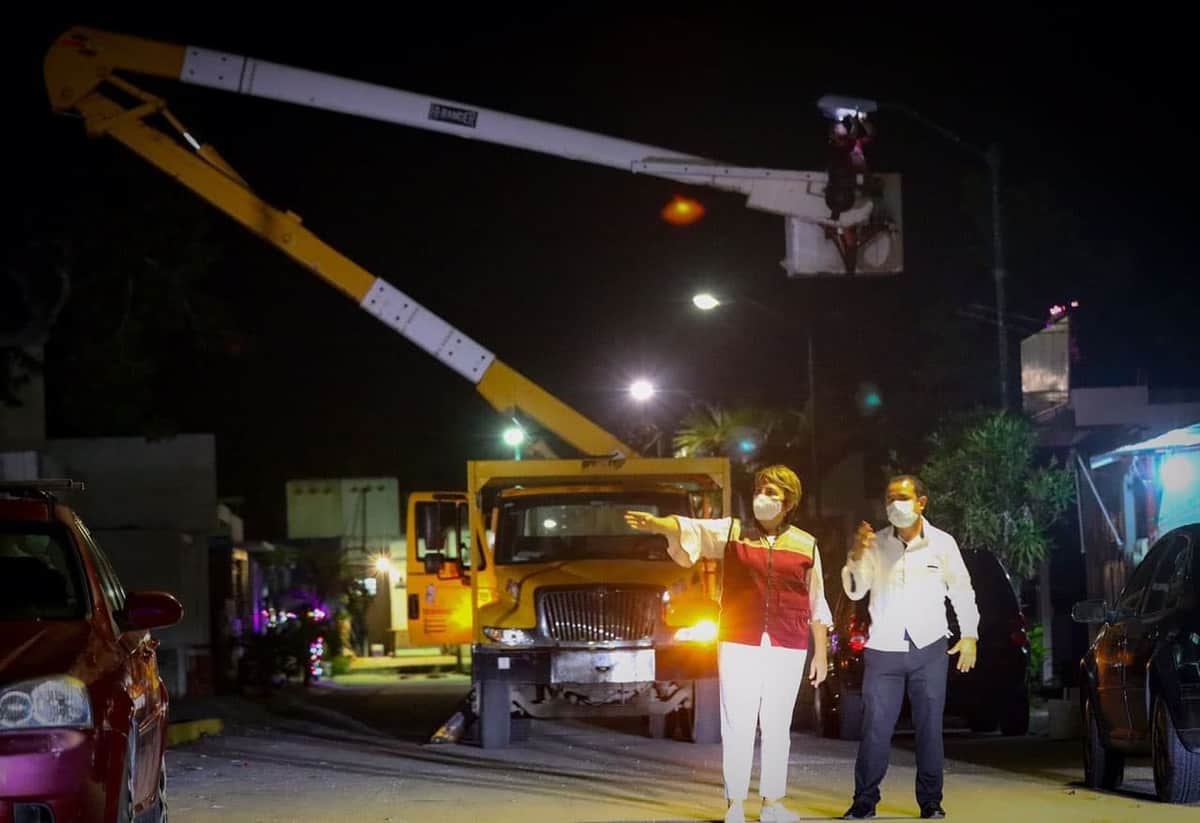 Avanza instalación de luminarias en Playa del Carmen