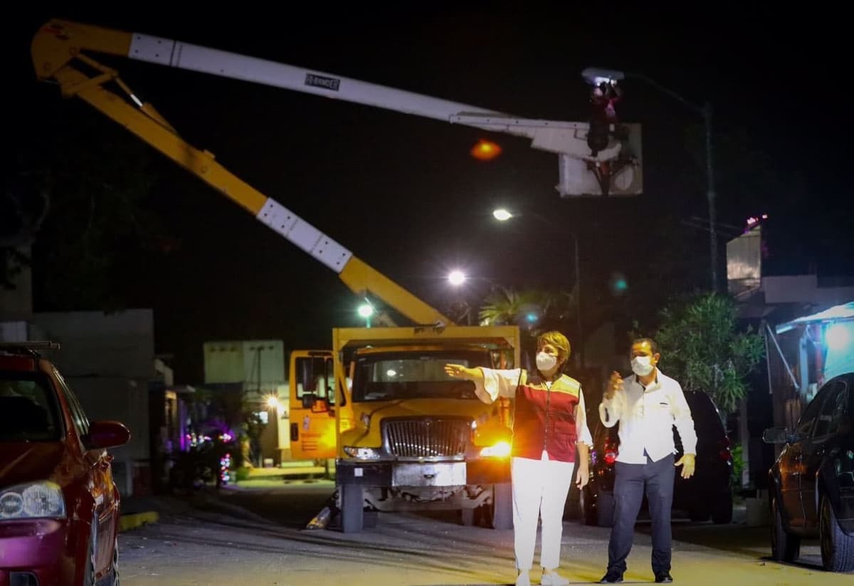 Avanza instalación de luminarias en Playa del Carmen