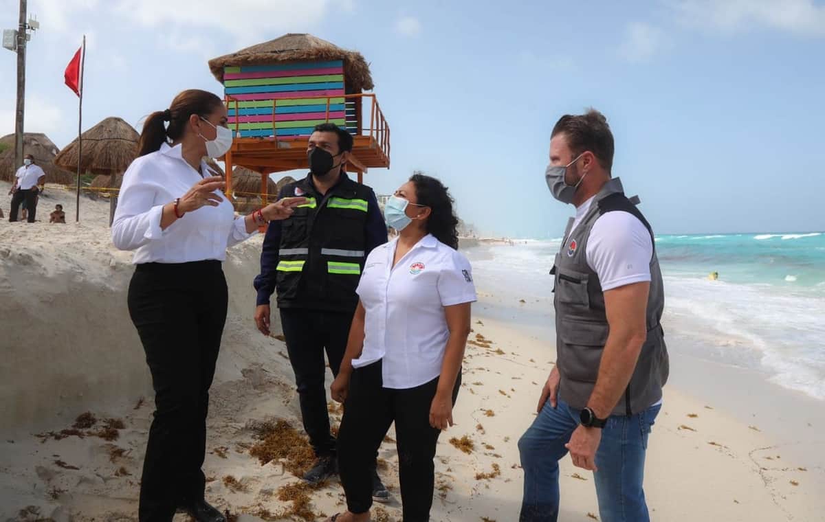 Mara Lezama supervisa trabajos en Playa Delfines afectada por erosión