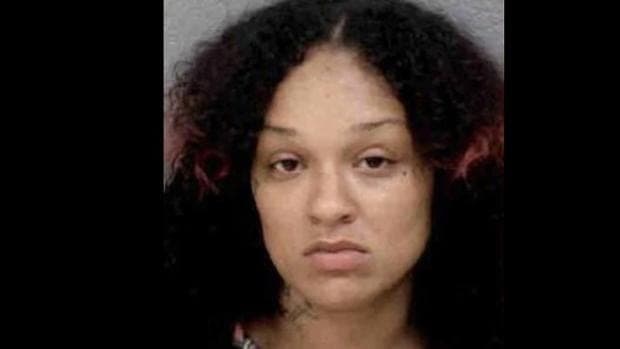 Madre mata a su hija de cansancio; la obligó a estar 3 días de pie