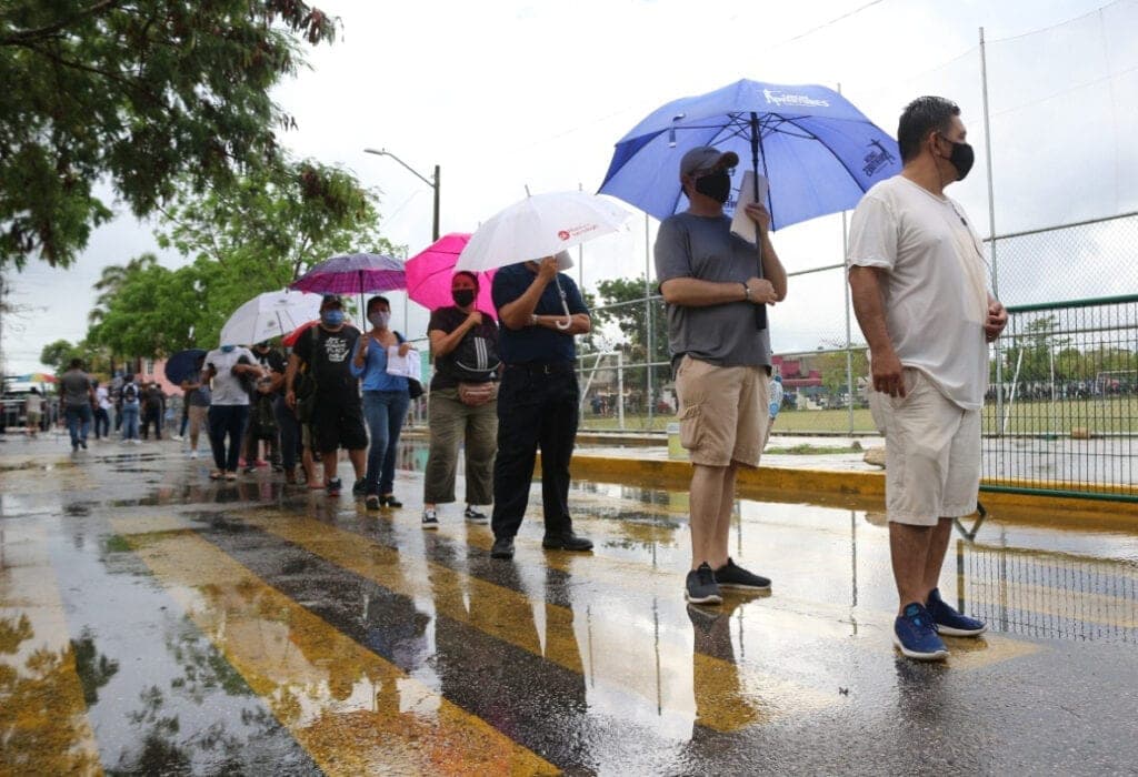 Inicia exitosamente jornada de vacunación contra COVID-19 en personas de 40 a 49 años en Cancún