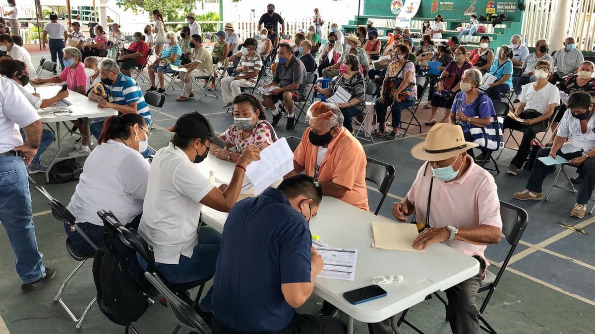 Más de 10 mil adultos mayores reciben segunda dosis de vacuna contra COVID-19 en Cancún