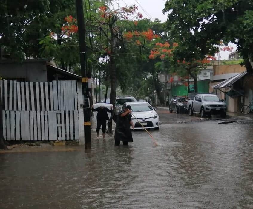 Realiza ayuntamiento de Tulum desazolve en zonas afectadas