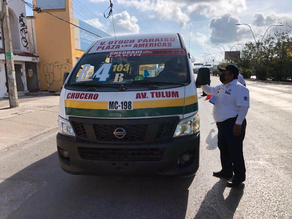 Supervisan protocolos sanitarios en transporte público de Cancún