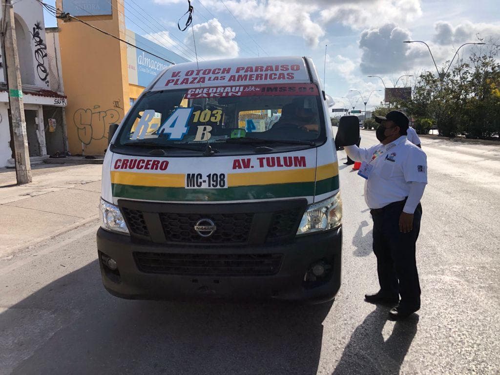 Supervisan protocolos sanitarios en transporte público de Cancún