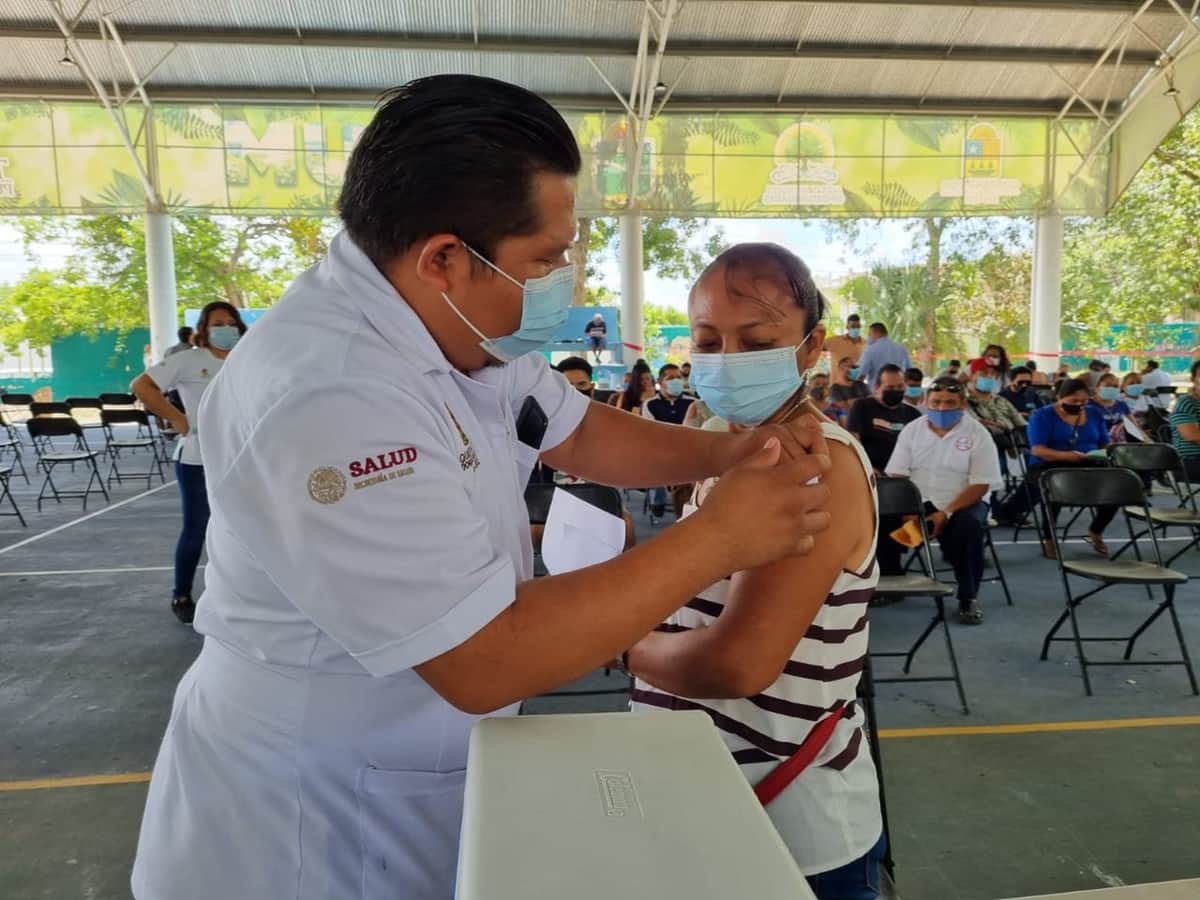 Continúa vacunación contra Covid-19 en Tulum