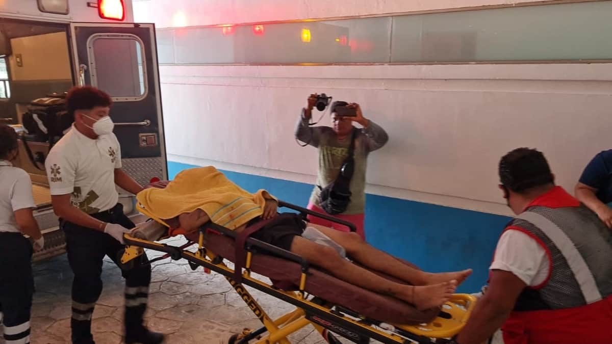 Hieren a balazos a hombre en Cancún; bala perdida alcanza a niño