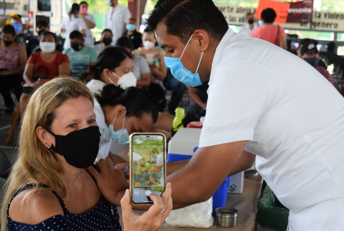 Continúa exitosa jornada de vacunación contra Covid a personas de 40 a 49 años en Cancún