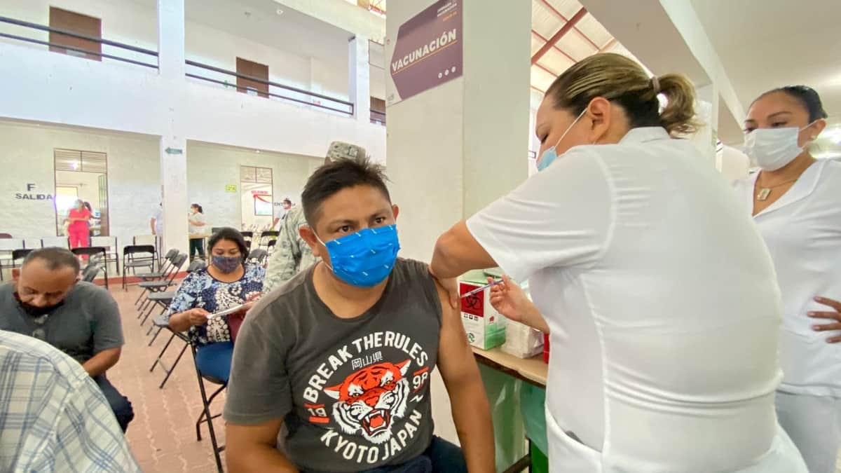Inmunizan contra COVID-19 a más de 9 mil personas de 40 a 49 años de edad en Cancún