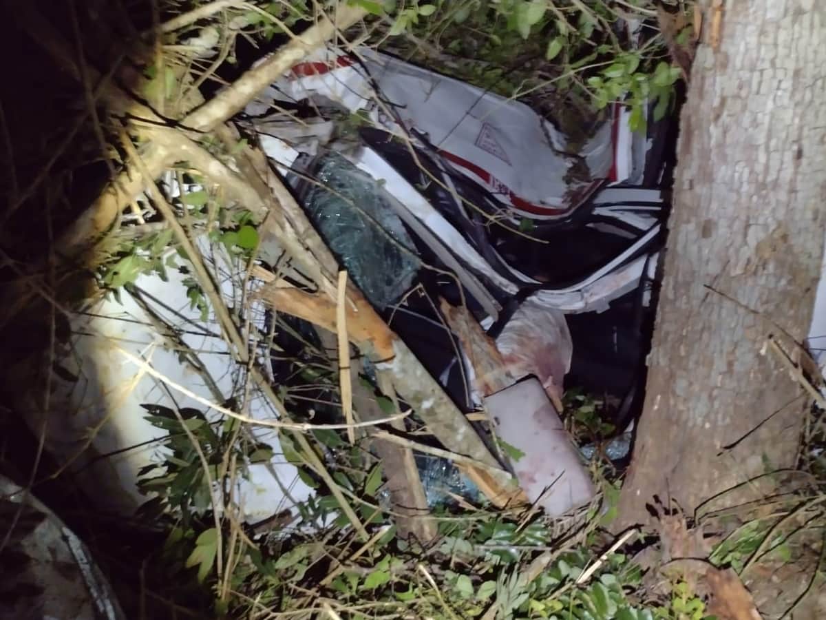 Trágica volcadura de un taxi en tramo carretero de FCP deja un muerto