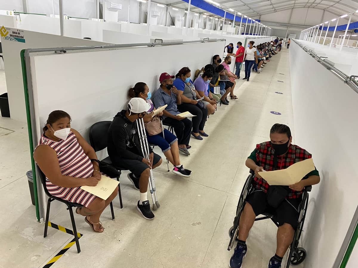 Avanza con éxito jornada de vacunación contra COVID-19 a personas de 40 a 49 años en Cancún