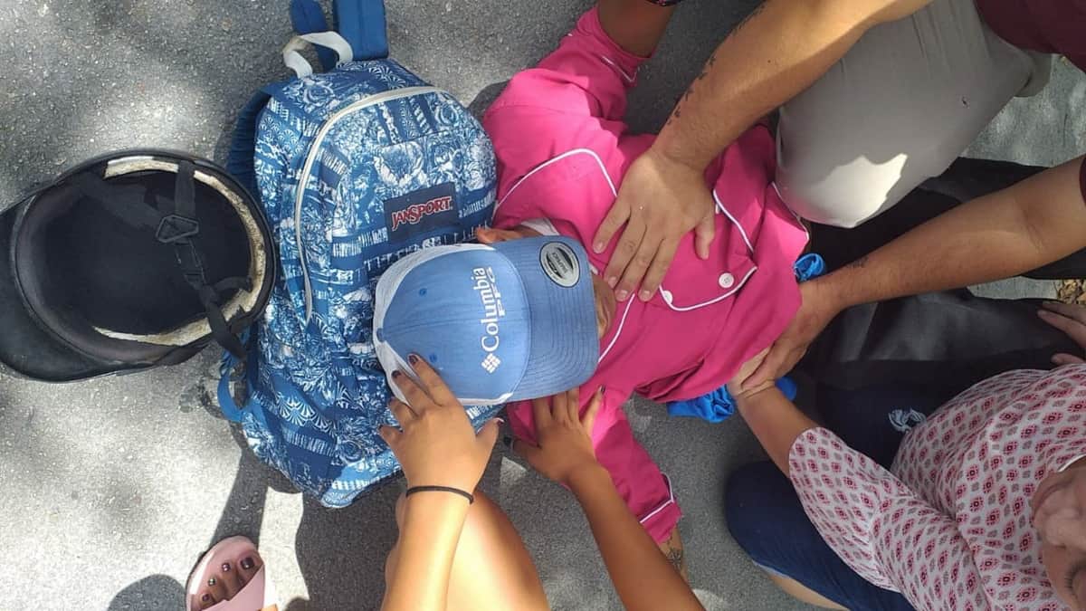 Mujer apuñala a su marido en Cozumel y logra huir de la policía