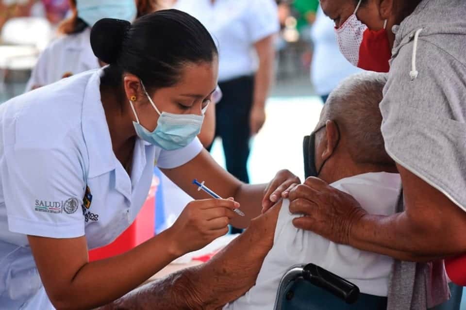 Mañana aplican primera dosis de vacuna Sinovac a adultos de 40 a 49 años en Tulum