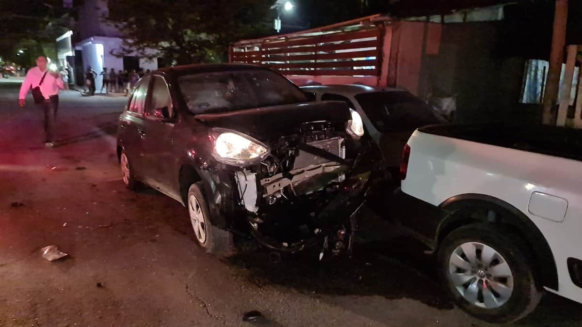 Vehículo rompe cerco del Ieqroo y atropella a una menor