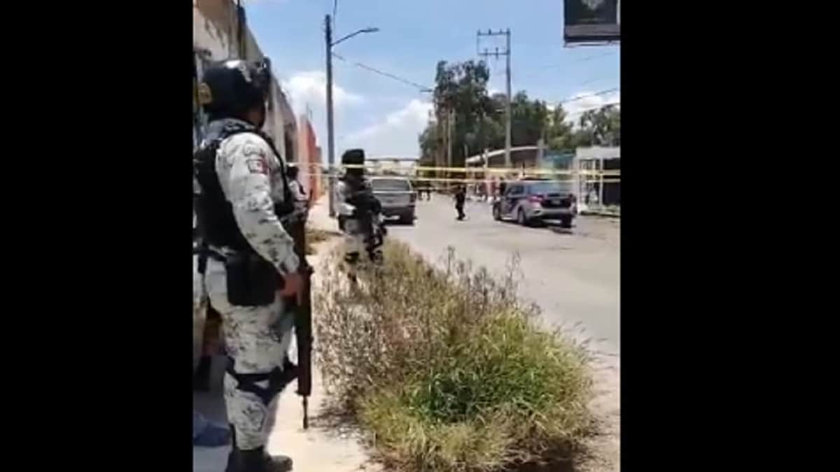 VIDEO: Se roban varias urnas tras balear casilla en San Luis Potosí