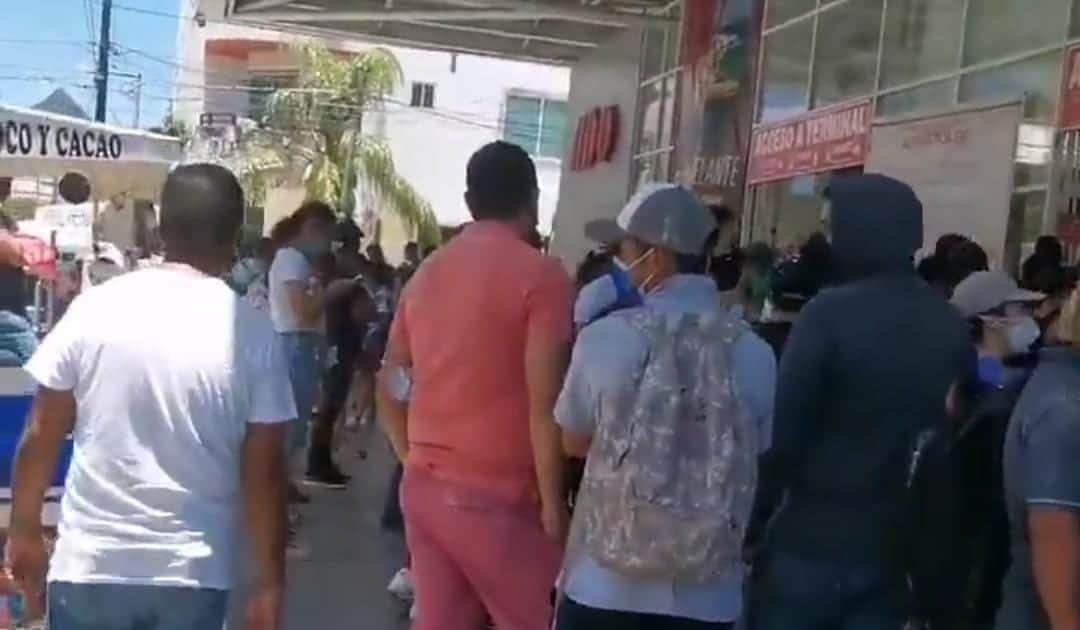Video: Largas filas en ADO de Playa del Carmen; no pueden votar en casilla especial