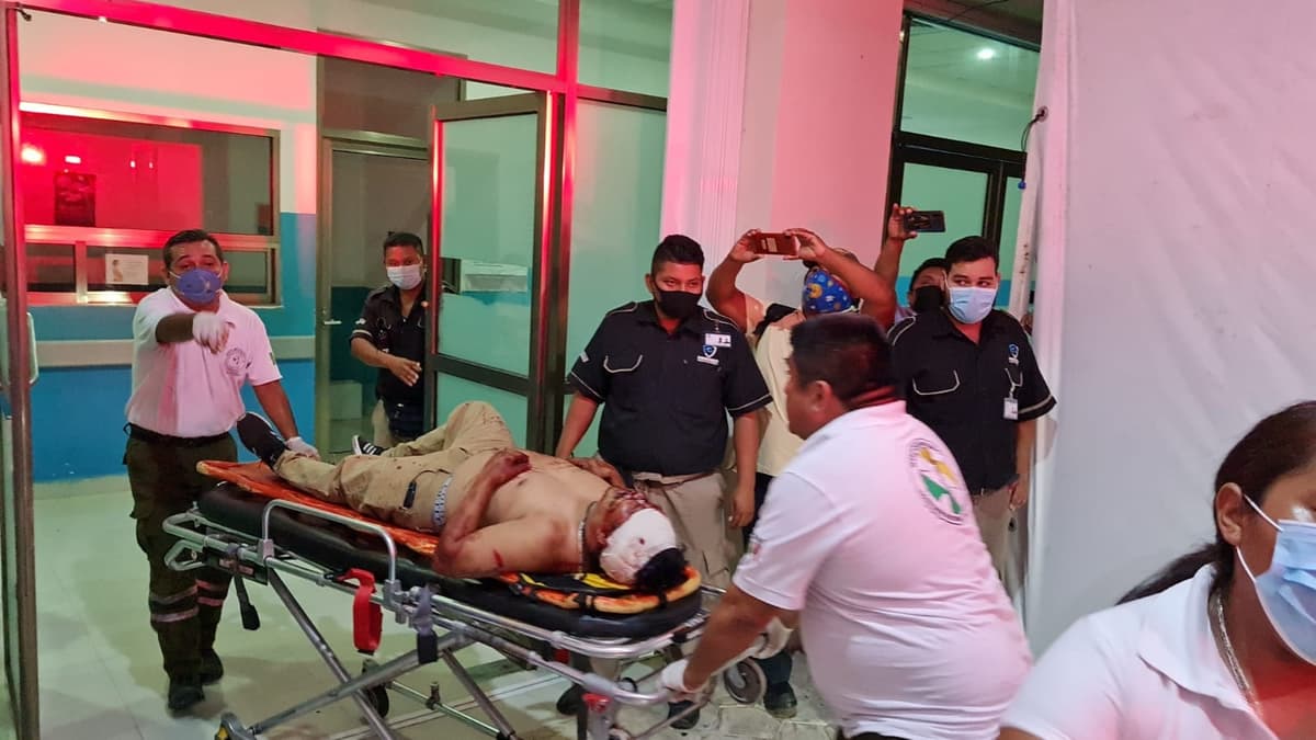 Riña a machetazos deja tres hospitalizados en Cancún