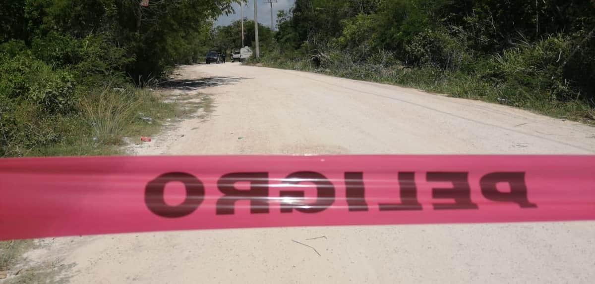 Hallan cuerpo embolsado dentro de una camioneta en Playa del Carmen
