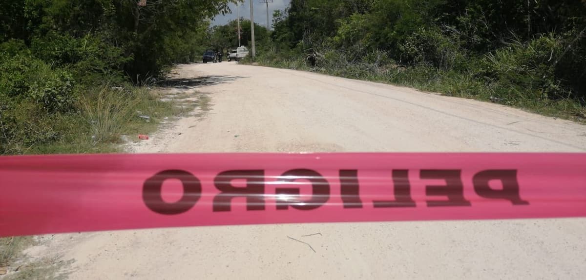 Hallan cuerpo embolsado dentro de una camioneta en Playa del Carmen