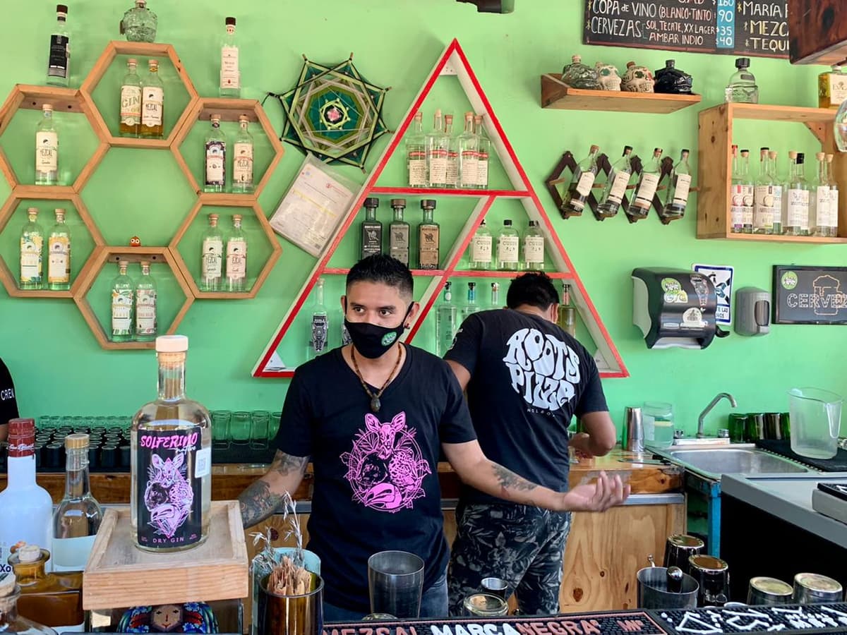 Gran talento en Holbox: los mejores bartenders de la isla compiten en emocionante torneo