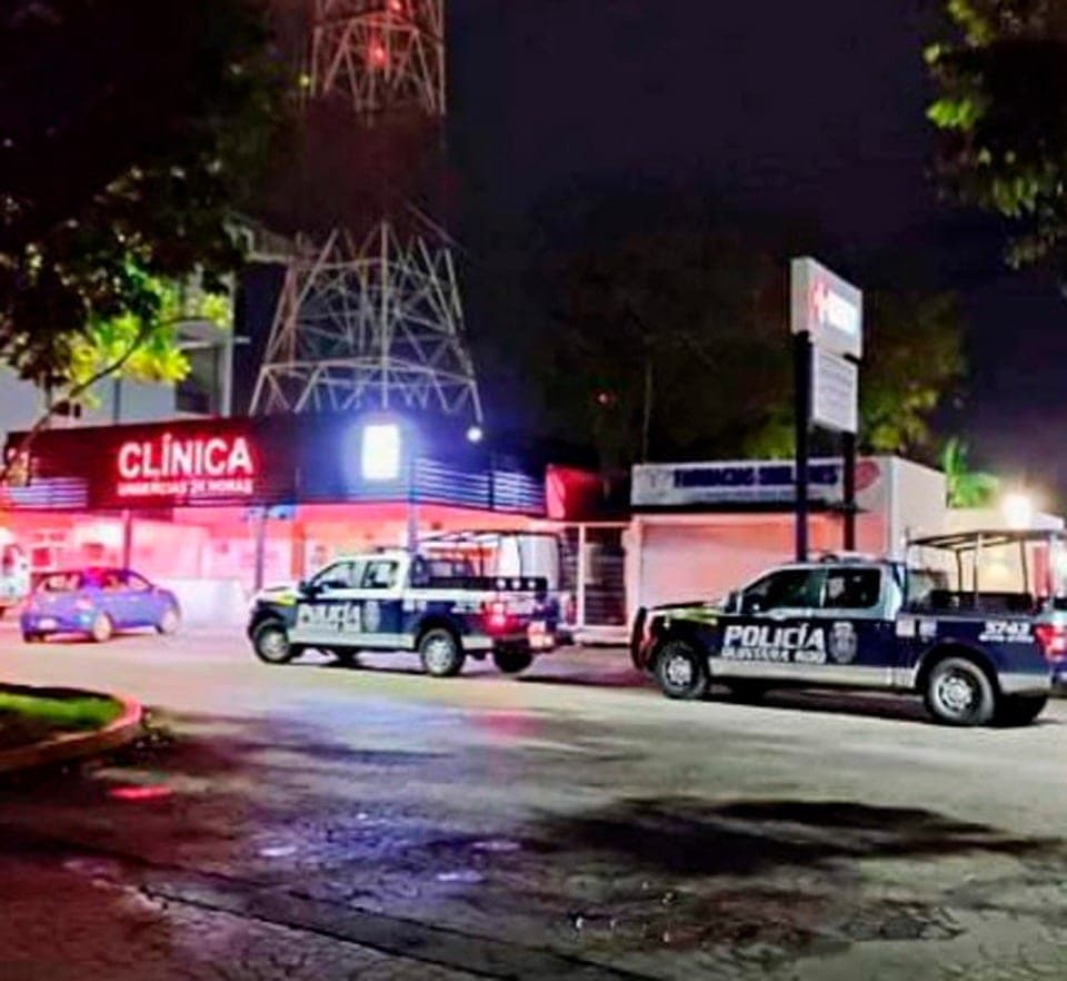 Llega a la Cruz Roja de Cancún sujeto con lesión de bala, le dispararon en un glúteo