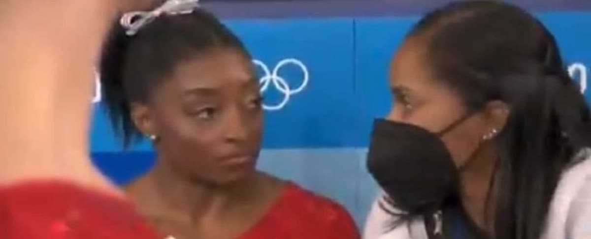 VIDEO: Pánico de gimnasta Simone Biles la hizo dejar la competencia; “No puedo subir ahí”, dijo