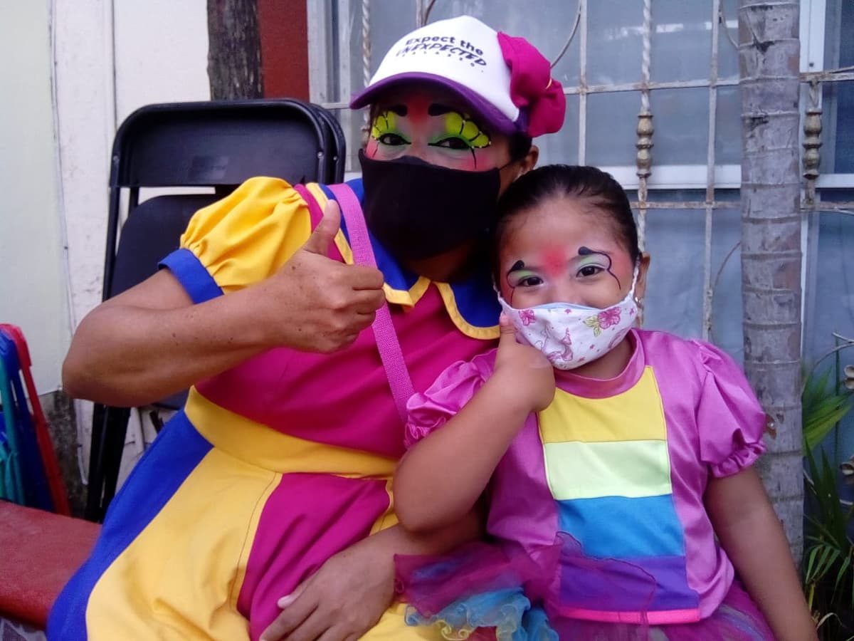 Así sobreviven madre e hija payasitas de Cancún en mitad de la pandemia