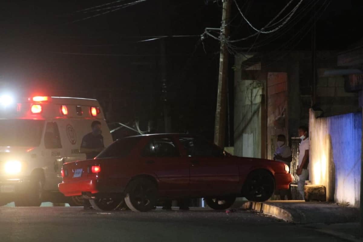 ¡Homicidio en Cancún! Hombre es ejecutado dentro de su vehículo