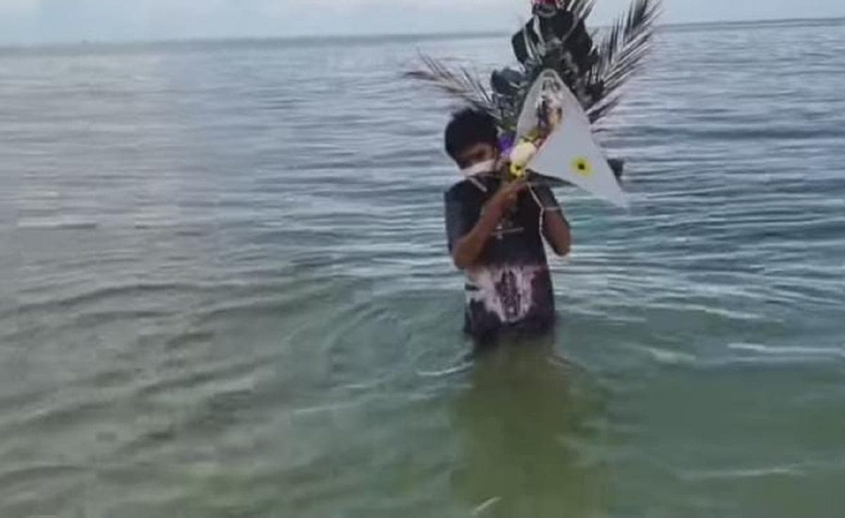 VIDEO: Niño campechano de 12 años hace peregrinación solo, con la Virgen del Carmen